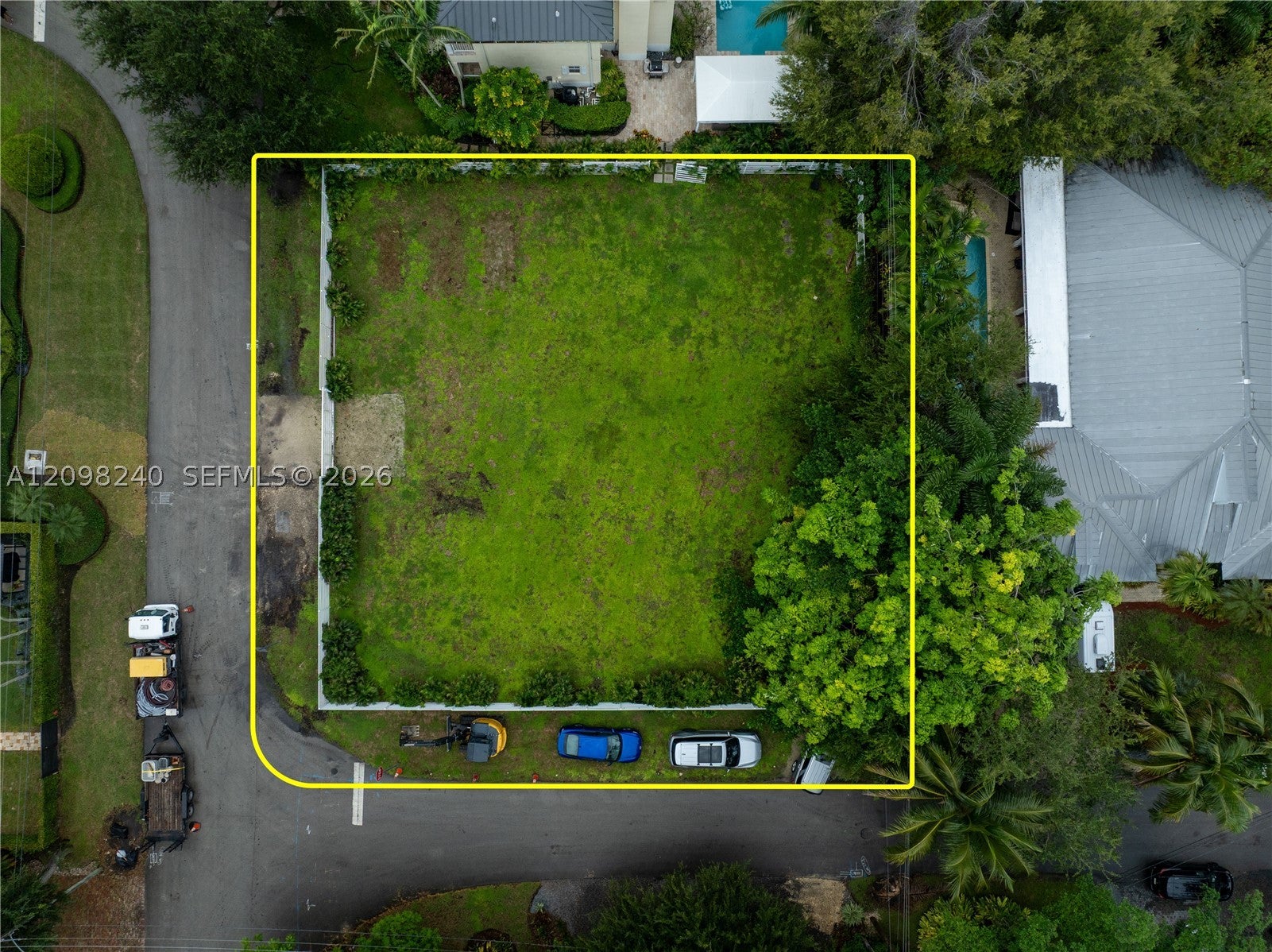 6001 SW 82nd St, South Miami, FL, 33143/$2,000,000 2 6001 SW 82nd St