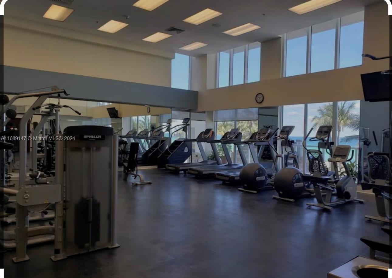 LA PERLA CONDO - Residential Lease