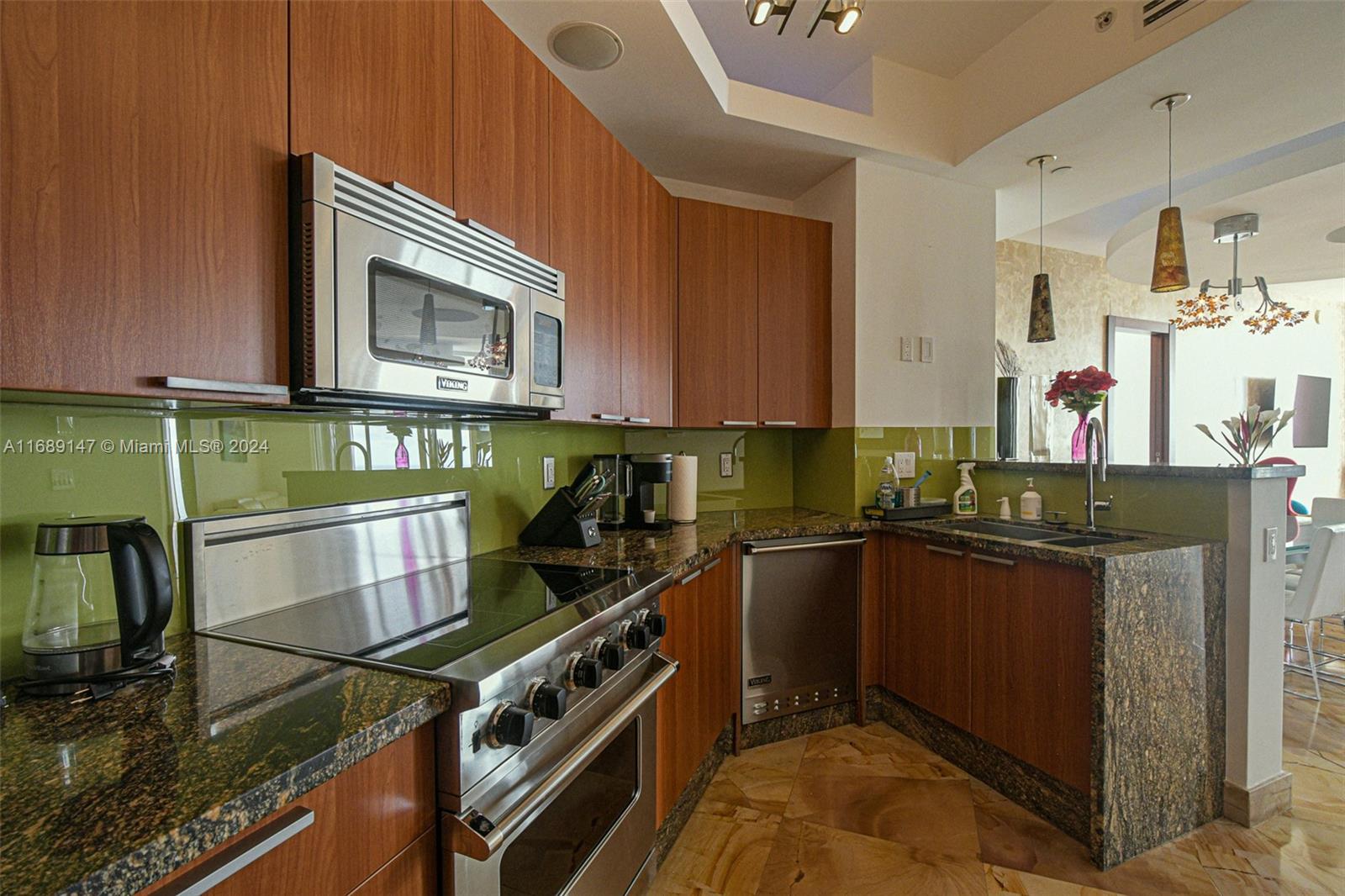 LA PERLA CONDO - Residential Lease