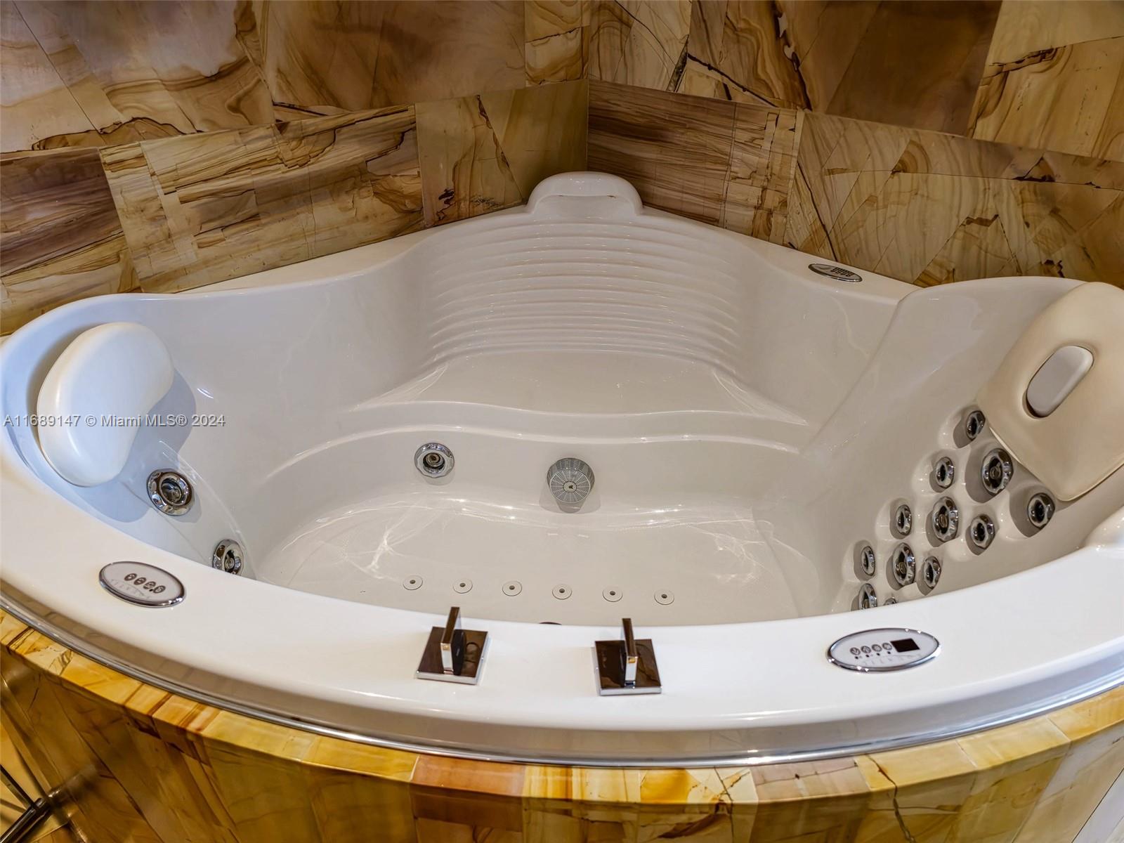 LA PERLA CONDO - Residential Lease