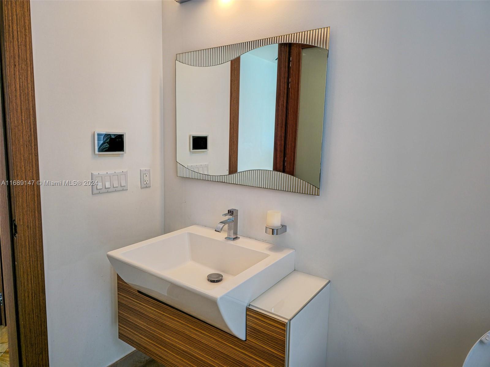 LA PERLA CONDO - Residential Lease