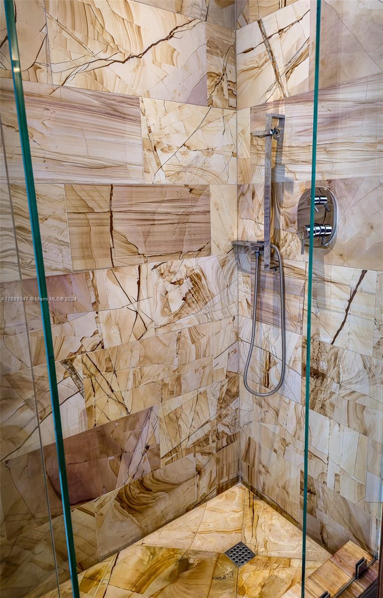 LA PERLA CONDO - Residential Lease