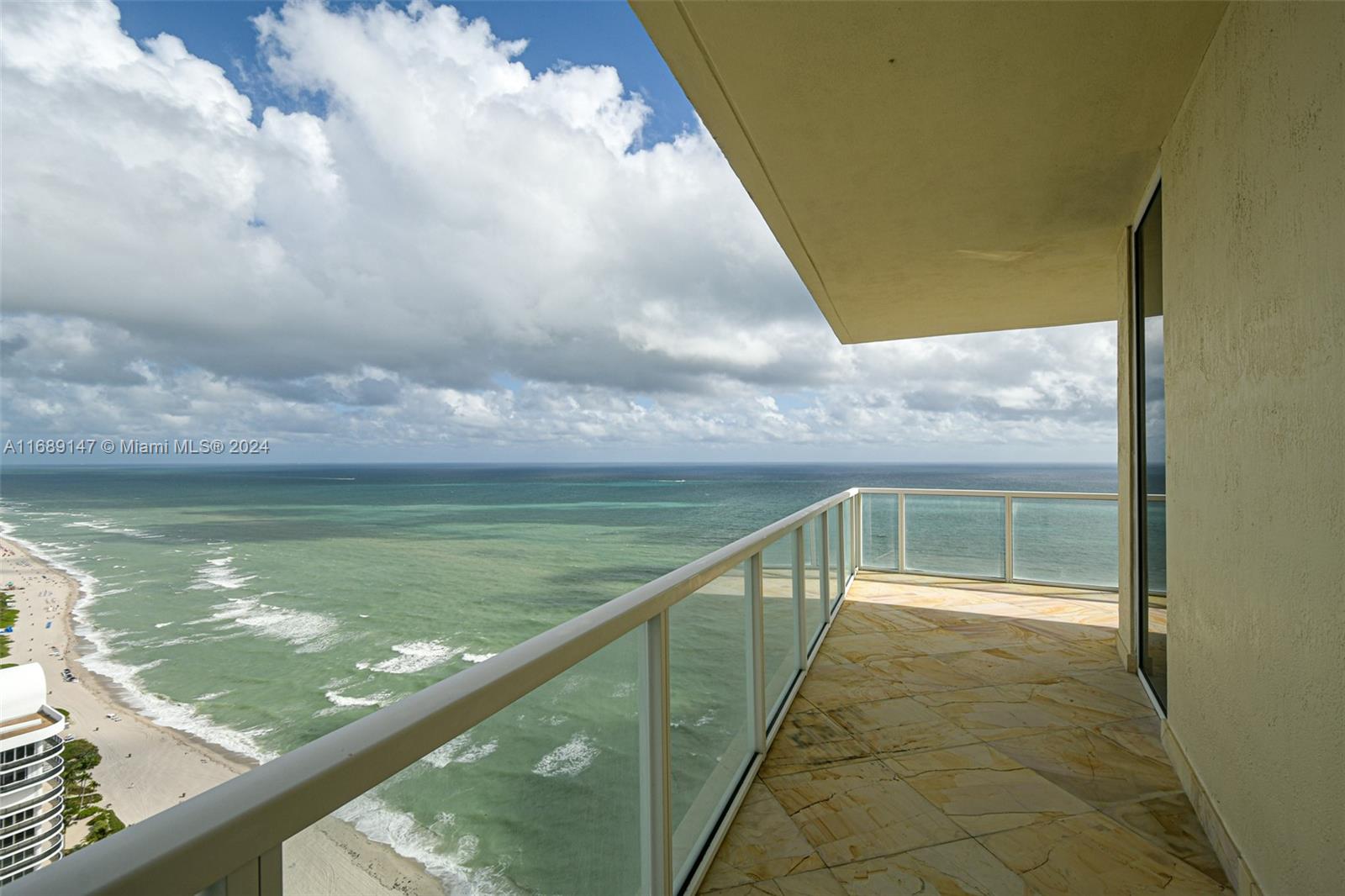 LA PERLA CONDO - Residential Lease