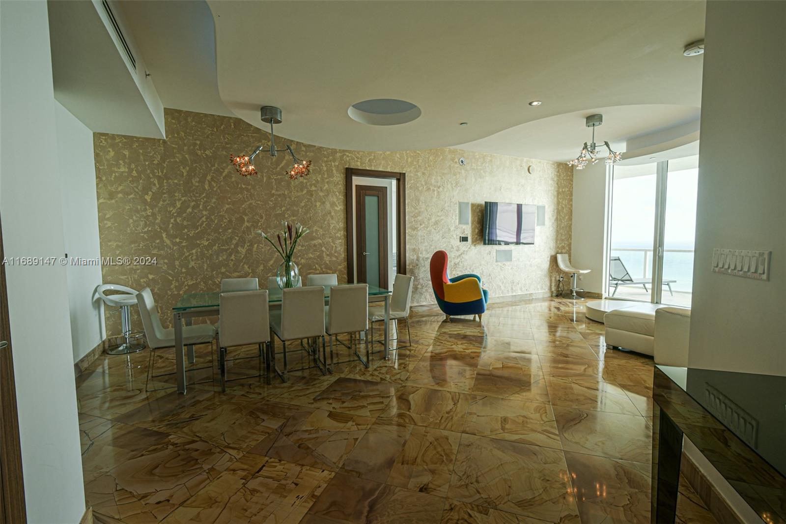 LA PERLA CONDO - Residential Lease