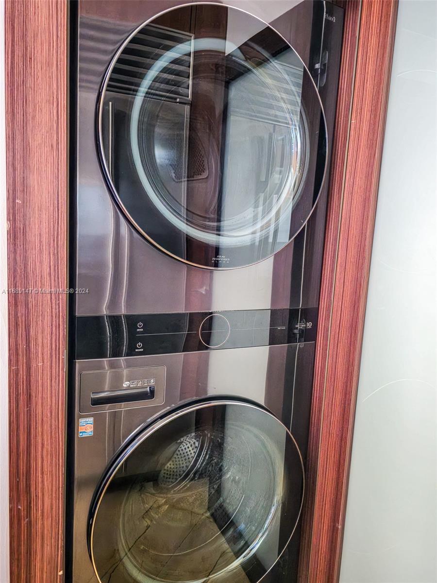 LA PERLA CONDO - Residential Lease