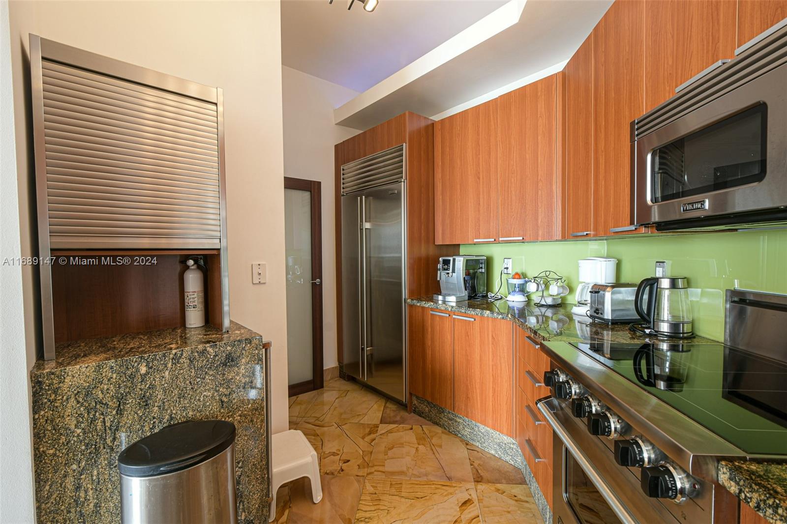 LA PERLA CONDO - Residential Lease