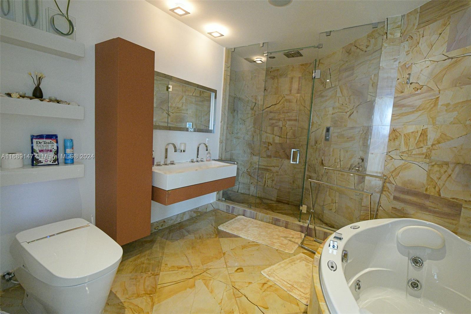 LA PERLA CONDO - Residential Lease