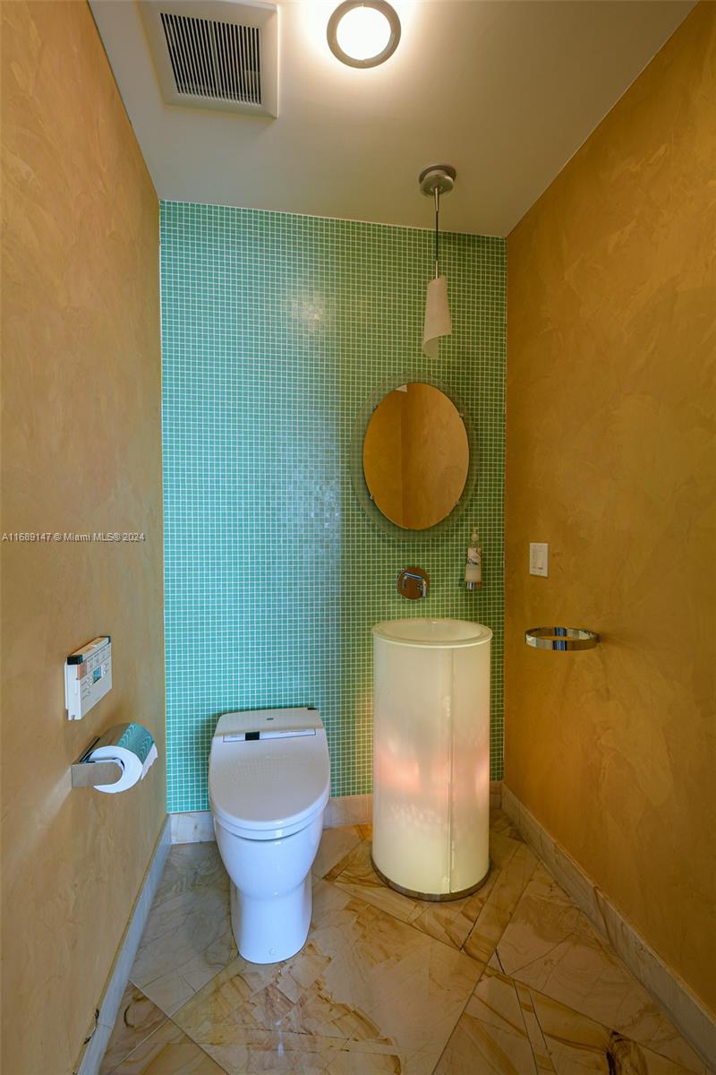 LA PERLA CONDO - Residential Lease