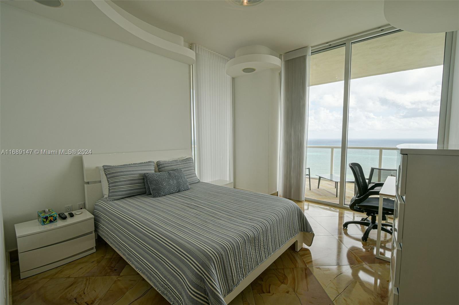 LA PERLA CONDO - Residential Lease