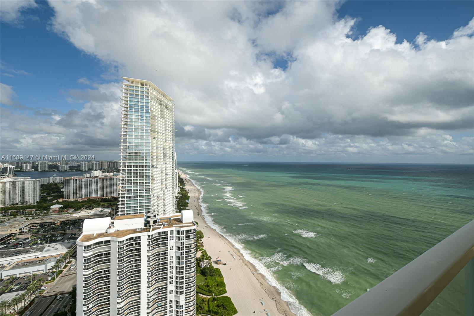 LA PERLA CONDO - Residential Lease