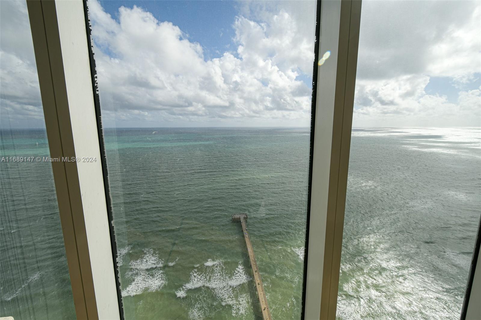 LA PERLA CONDO - Residential Lease