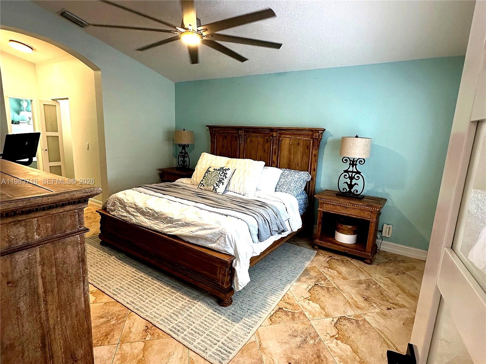 TWIN LAKES - Residential