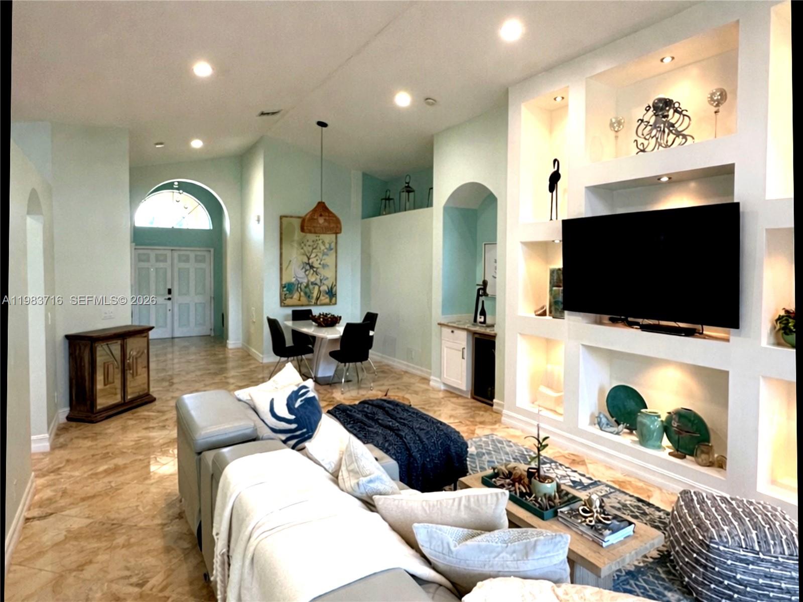 TWIN LAKES - Residential