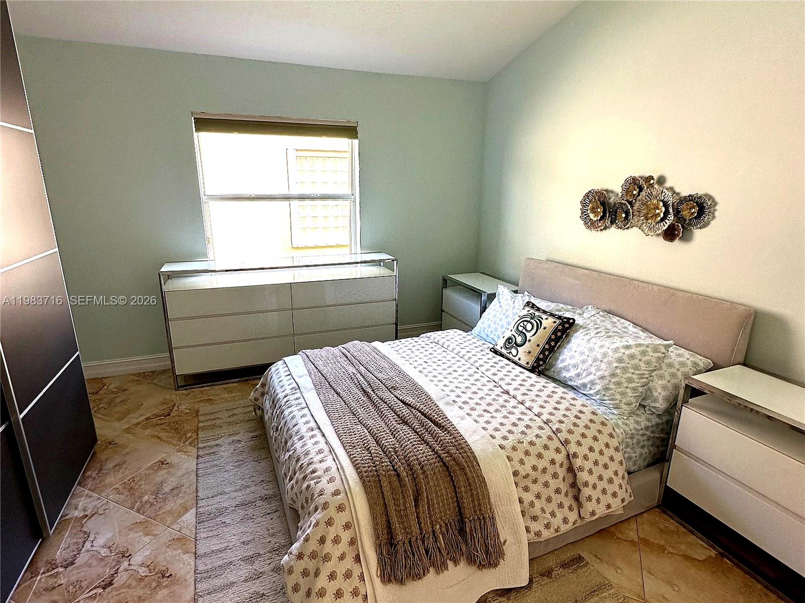 TWIN LAKES - Residential