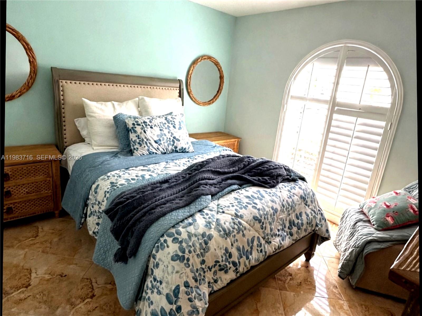 TWIN LAKES - Residential