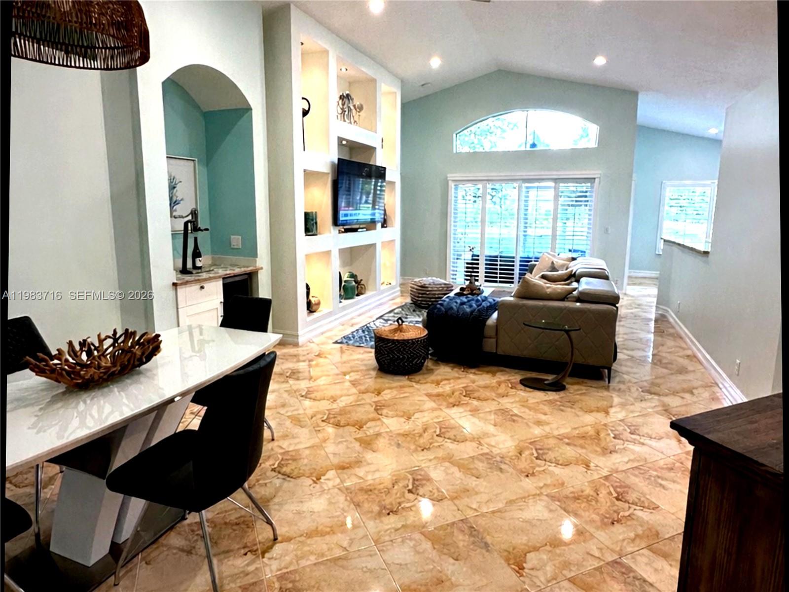 TWIN LAKES - Residential