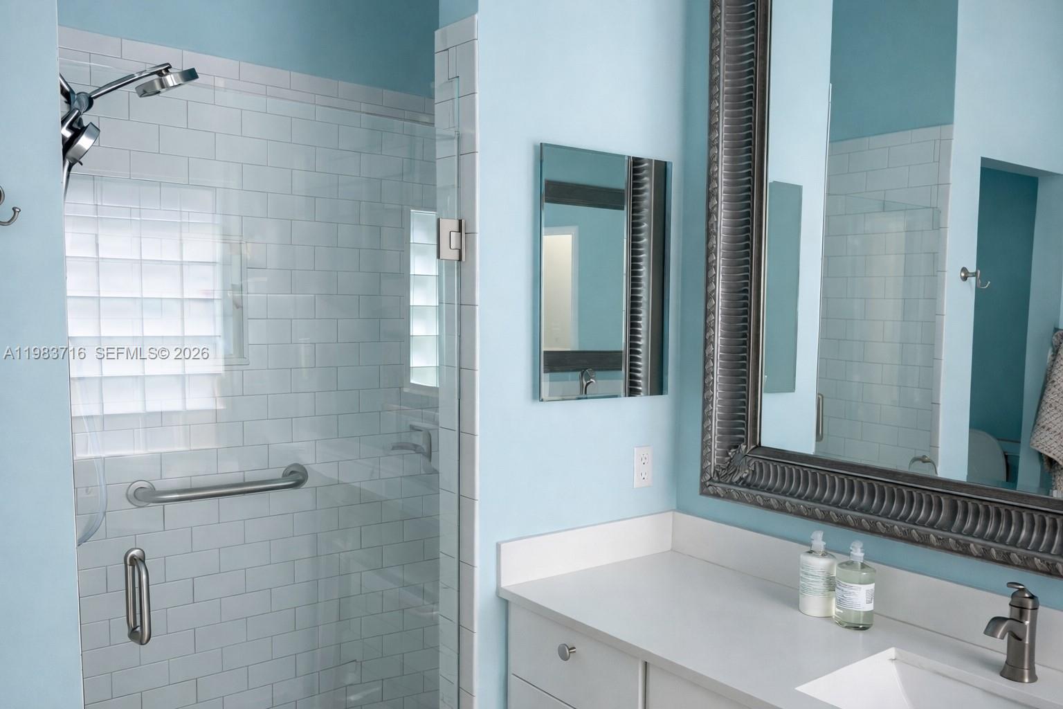 TWIN LAKES - Residential