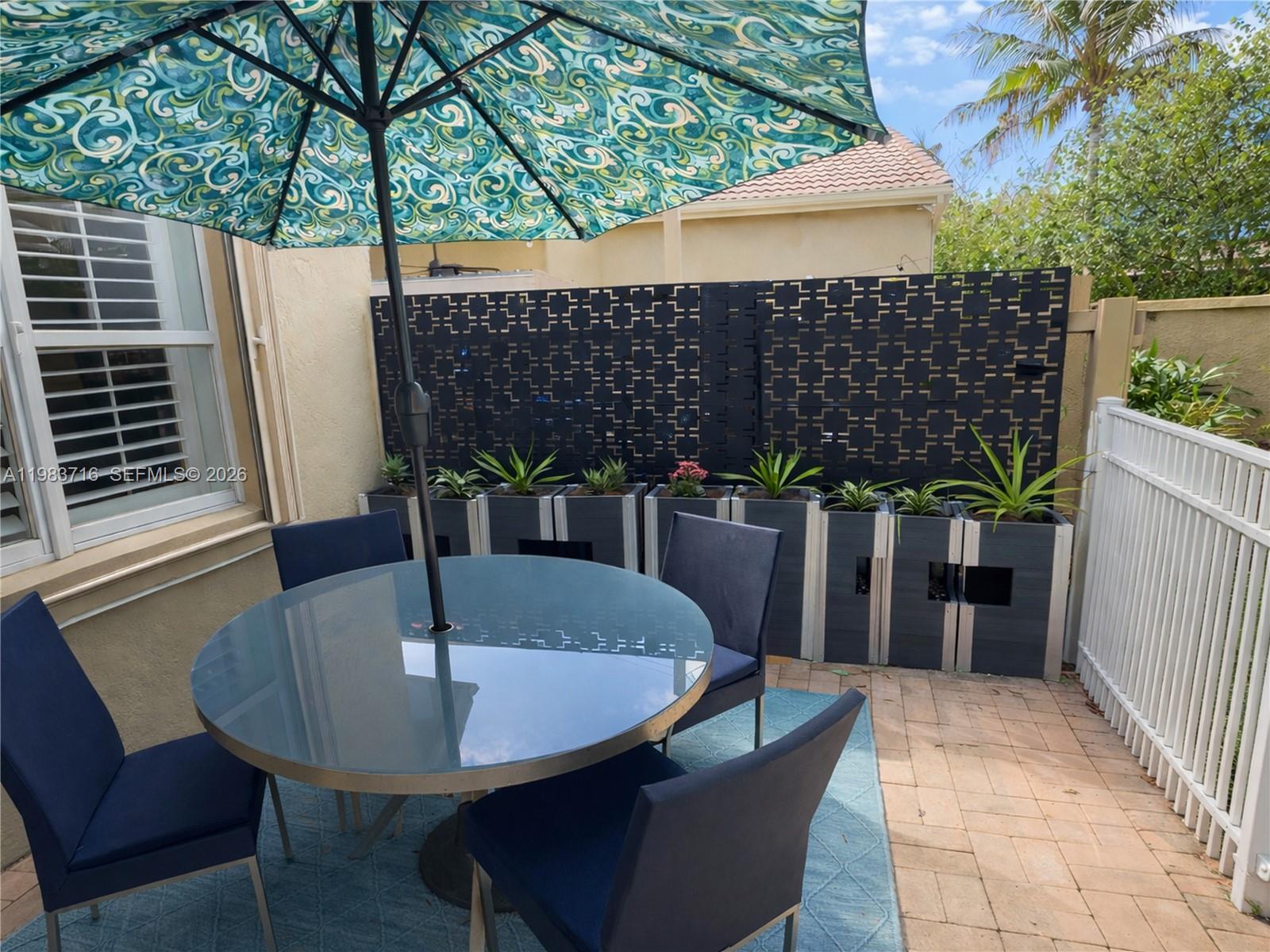 TWIN LAKES - Residential