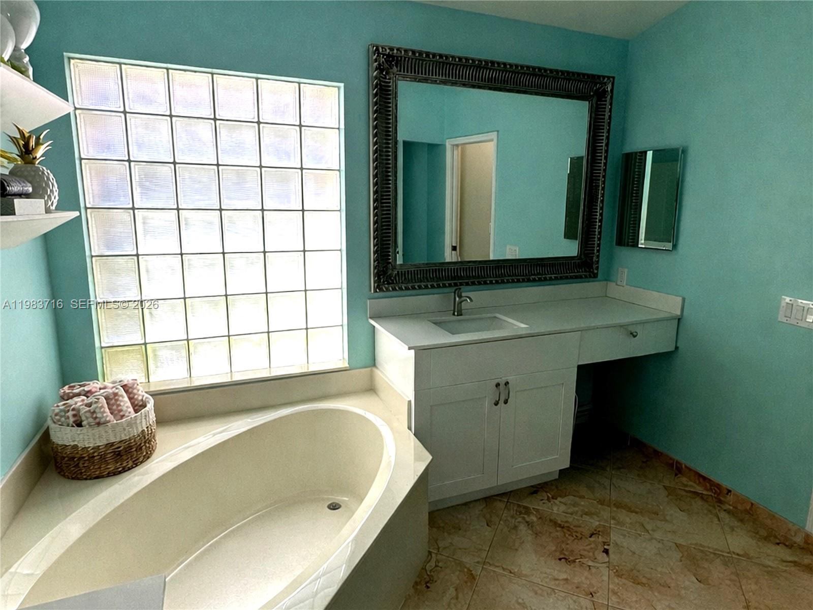 TWIN LAKES - Residential