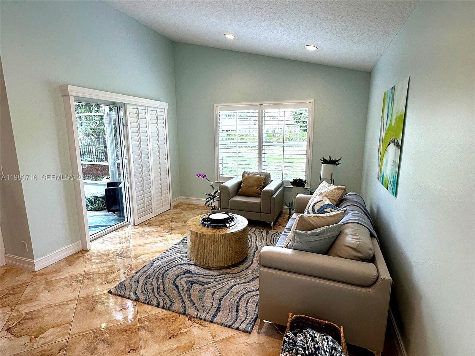 TWIN LAKES - Residential