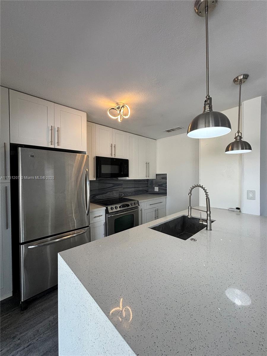 DEVON-AIRE VILLAS SEC 7 - Residential