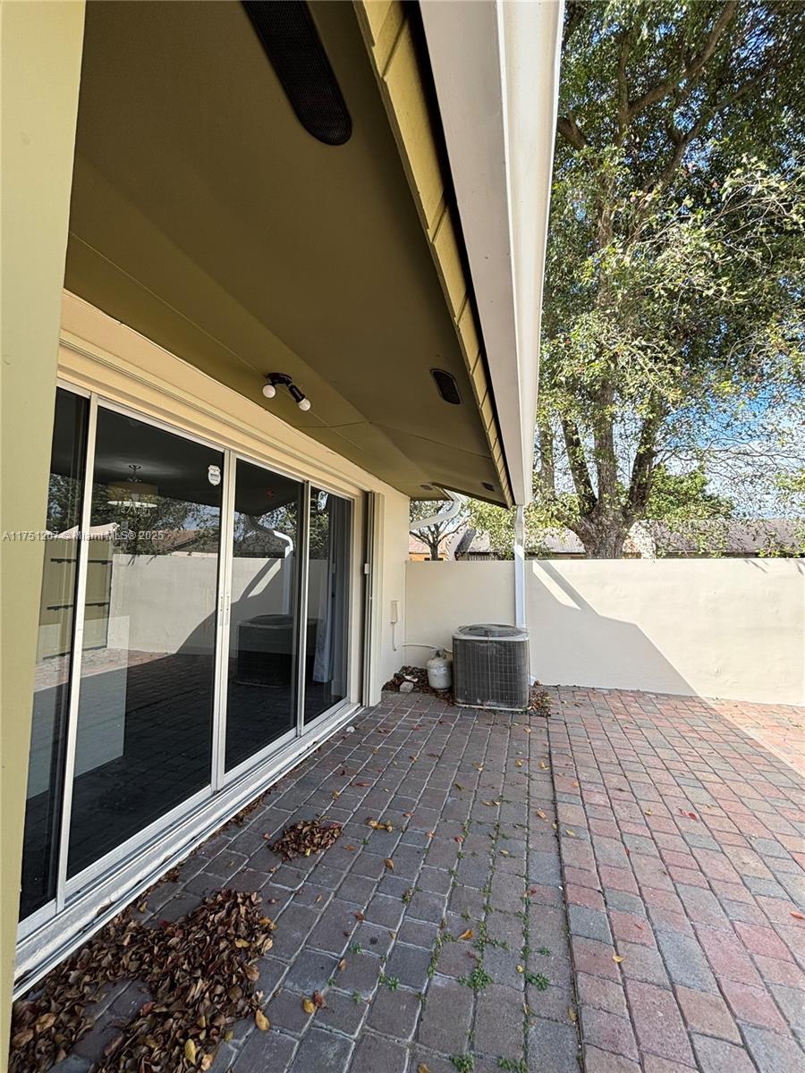 DEVON-AIRE VILLAS SEC 7 - Residential