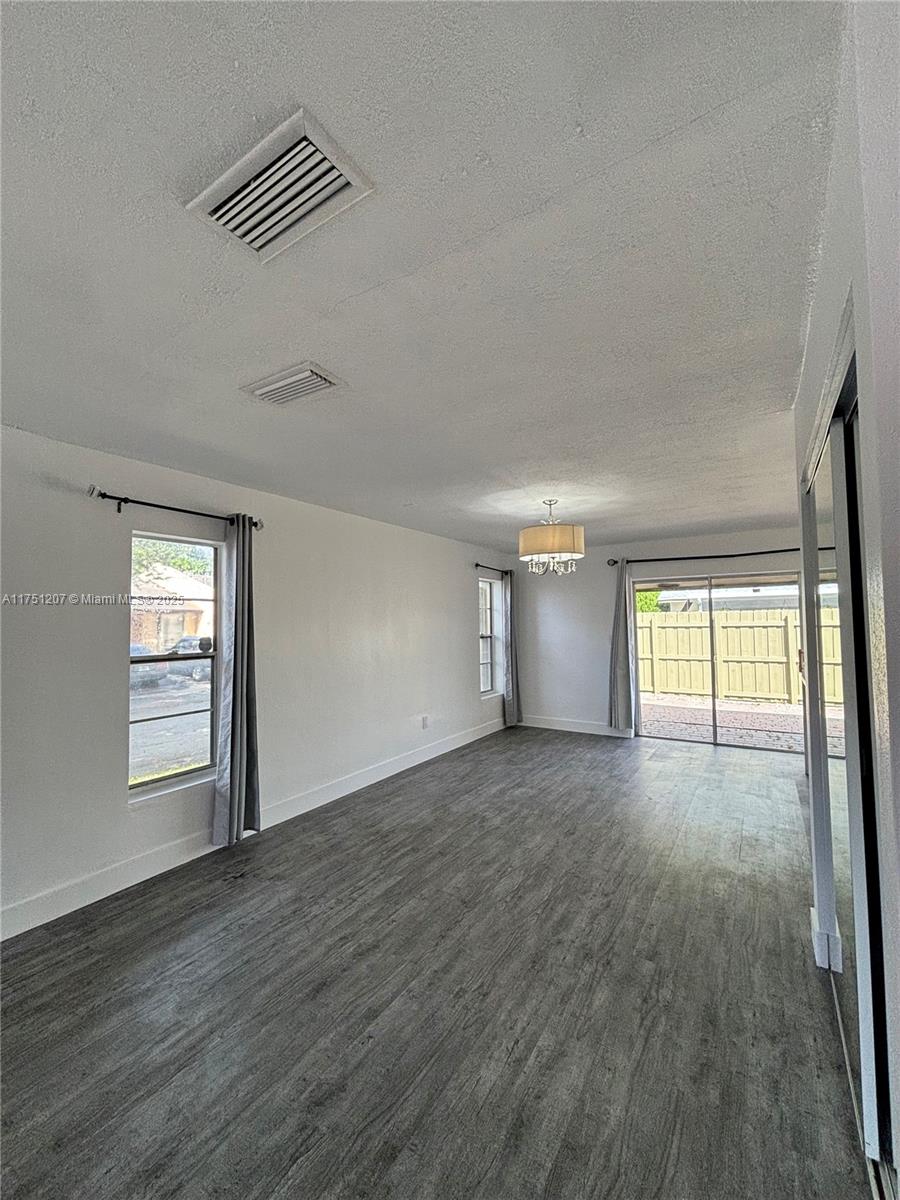 DEVON-AIRE VILLAS SEC 7 - Residential