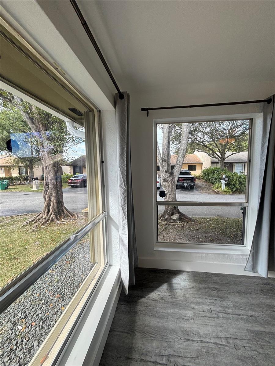 DEVON-AIRE VILLAS SEC 7 - Residential