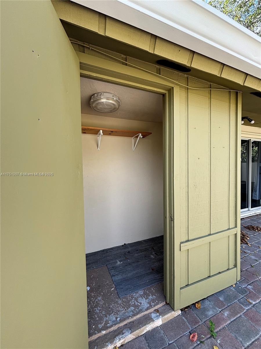 DEVON-AIRE VILLAS SEC 7 - Residential