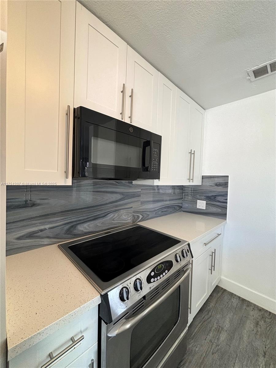 DEVON-AIRE VILLAS SEC 7 - Residential