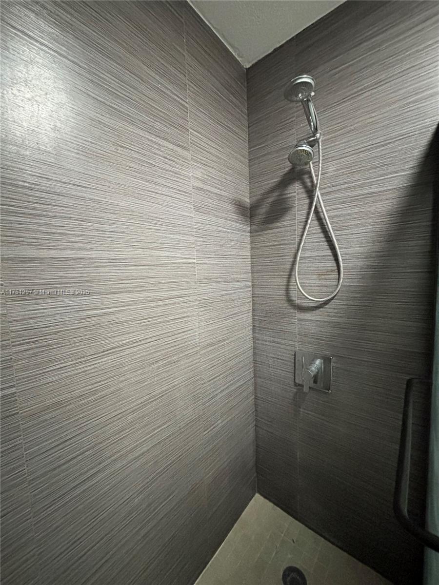 DEVON-AIRE VILLAS SEC 7 - Residential