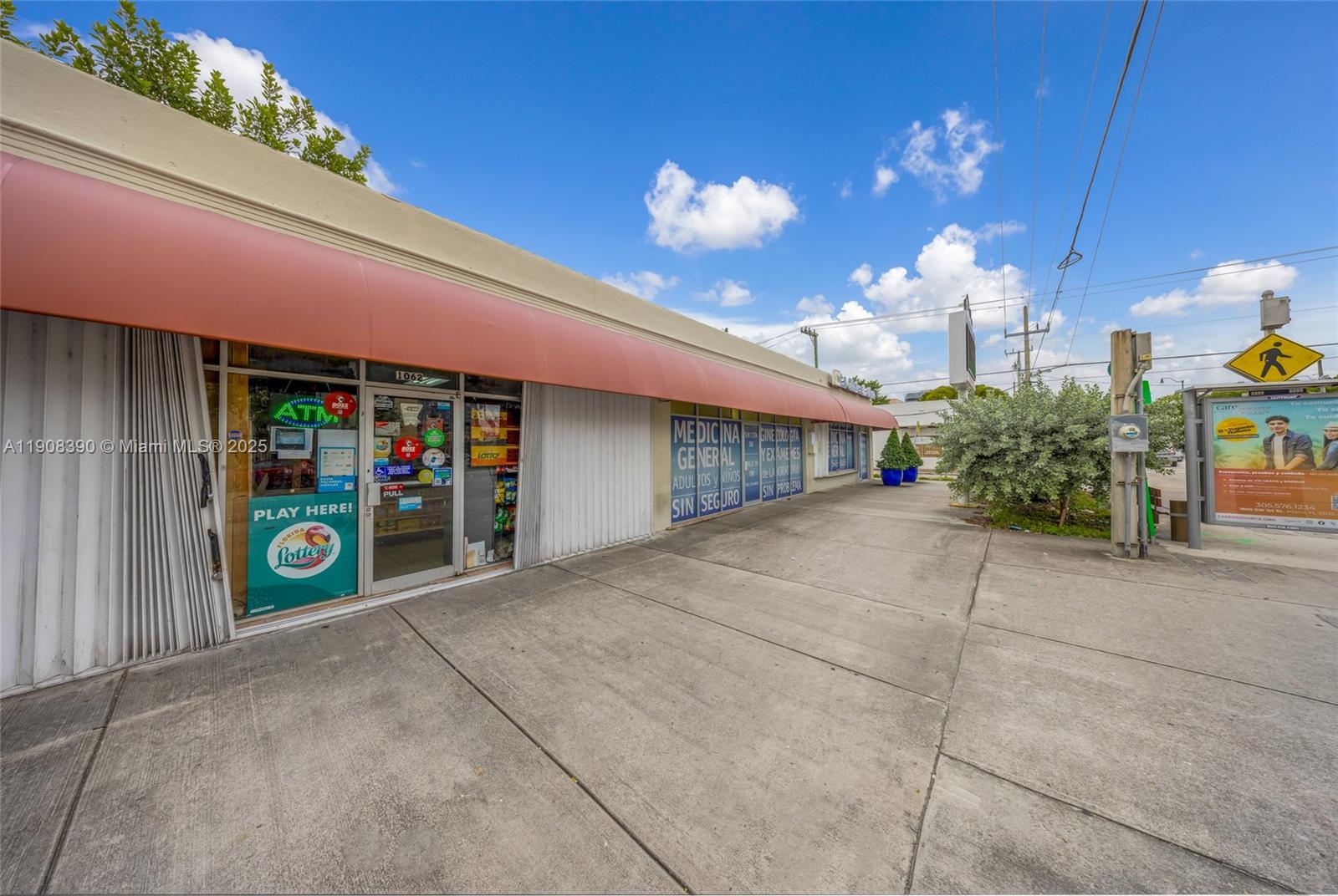 Main image without alt text