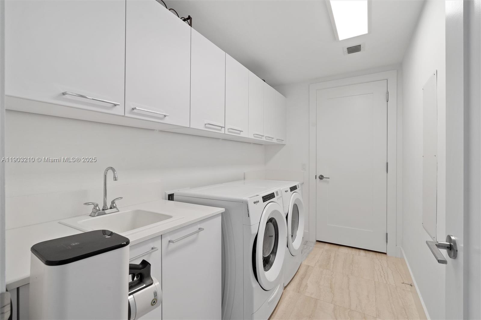 100 LAS OLAS CONDO - Residential