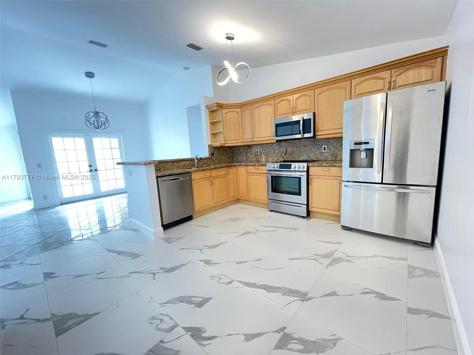 211 E Riverbend Dr 211