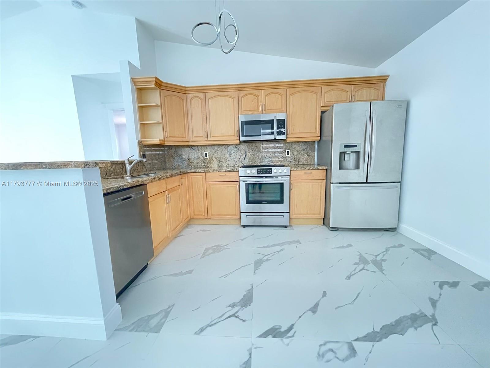 211 E Riverbend Dr 211