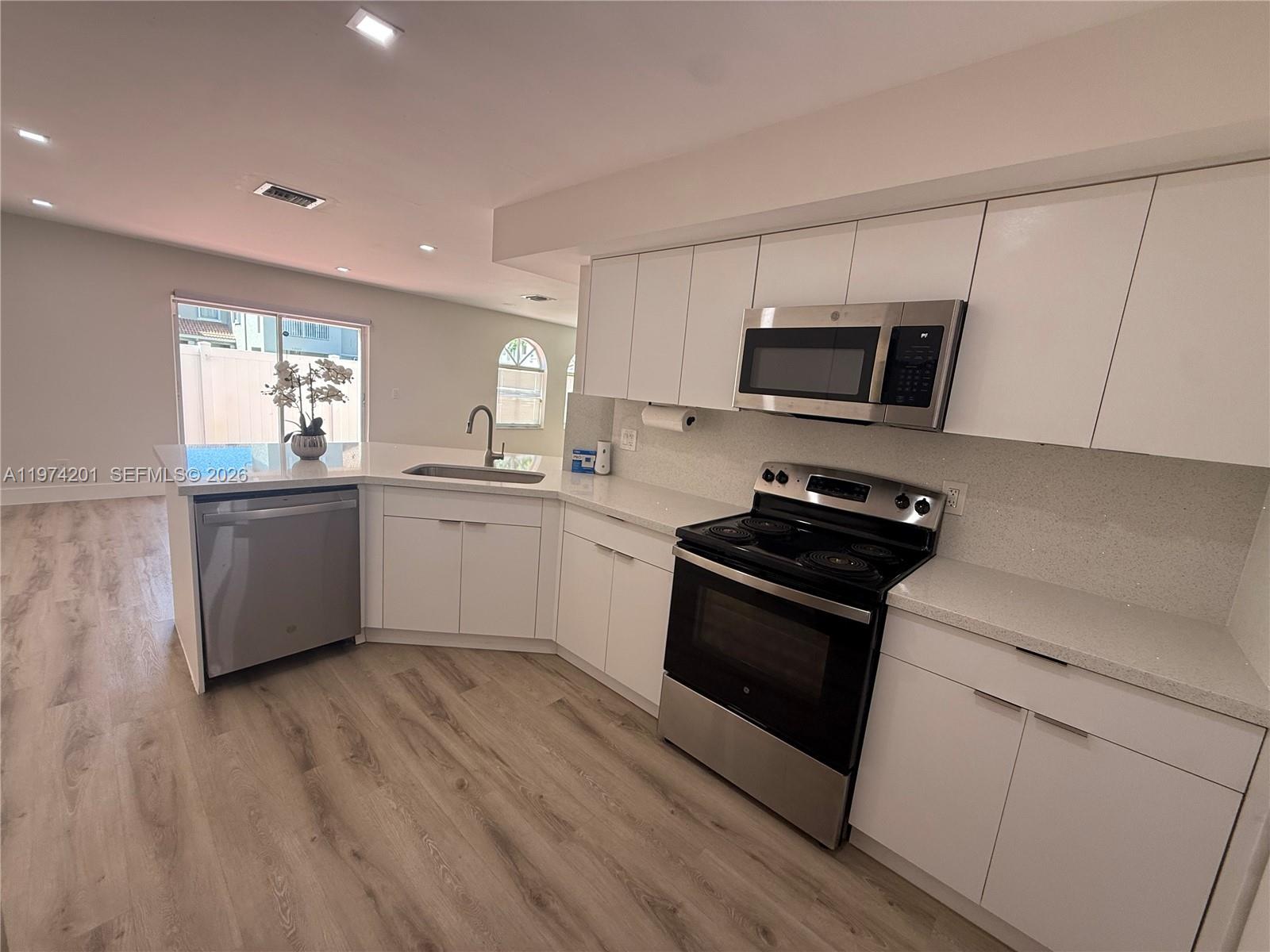 SOMERSET FOUR REPLAT - Residential
