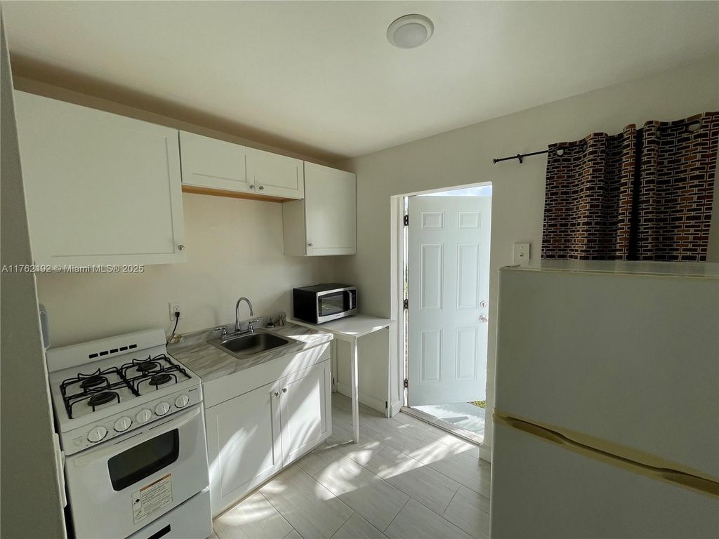 Photo of 1109 S Federal Hwy #3, Lake Worth, FL 33460 (MLS # A11762192)