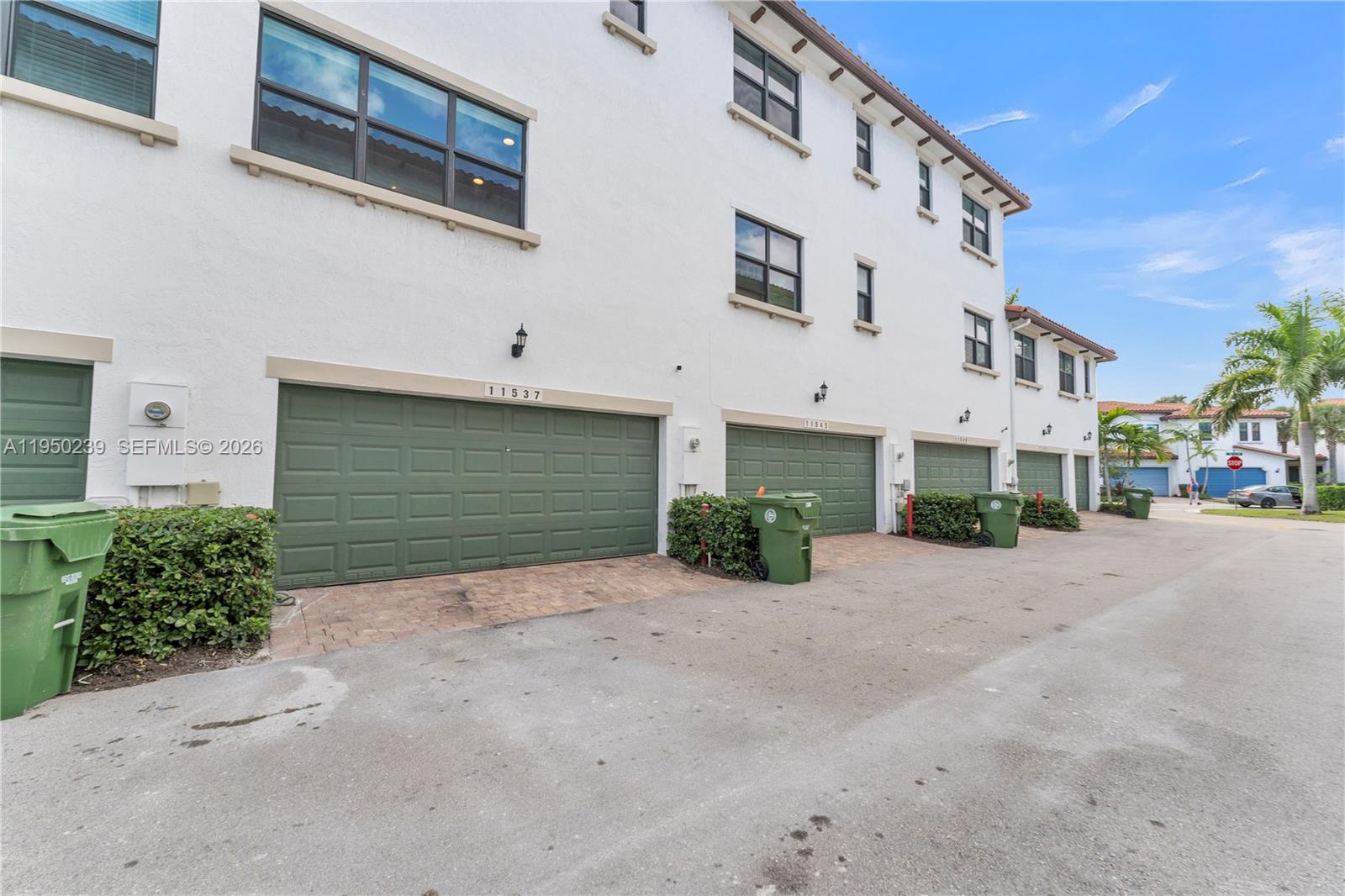 PEMBROKE LAKES SOUTH - Residential