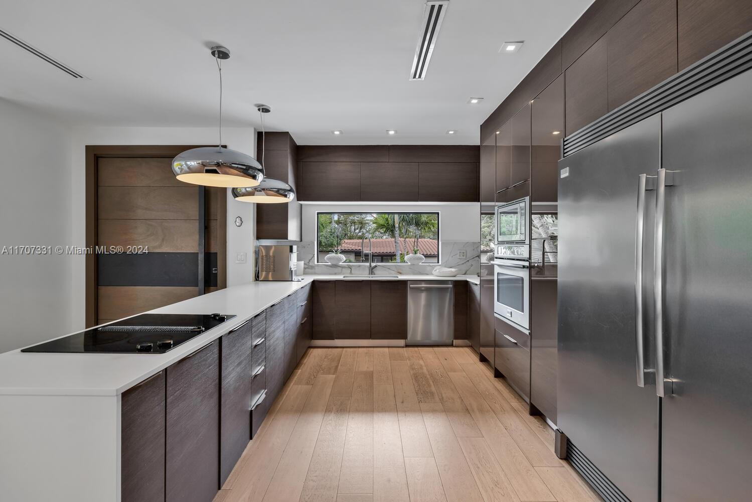 CRYSTAL VIEW - Residential