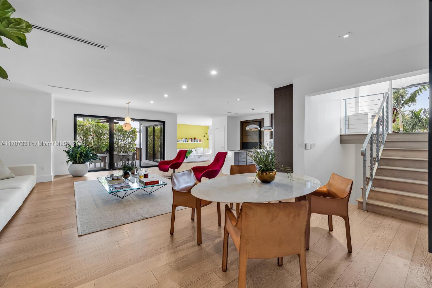 CRYSTAL VIEW - Residential