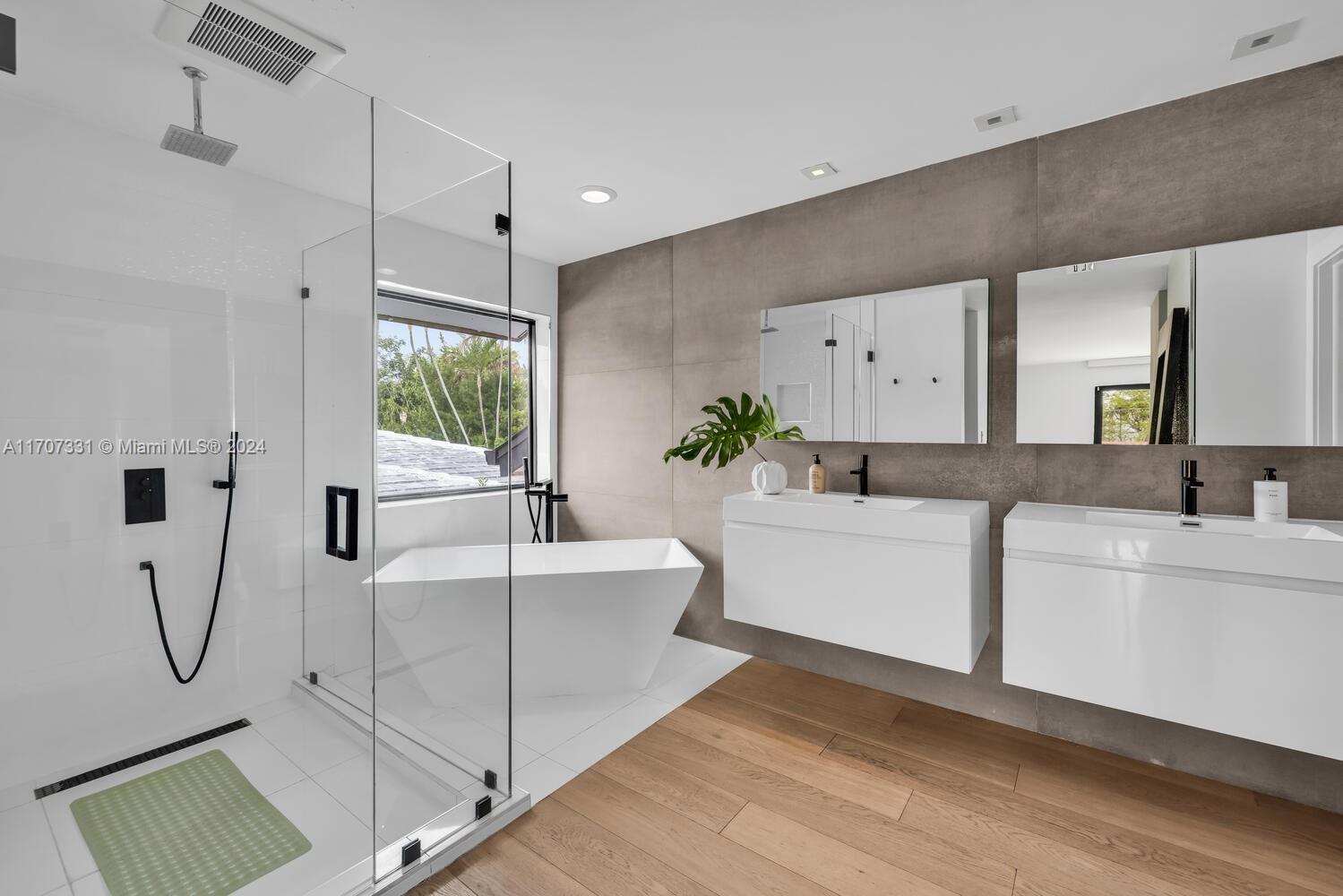 CRYSTAL VIEW - Residential