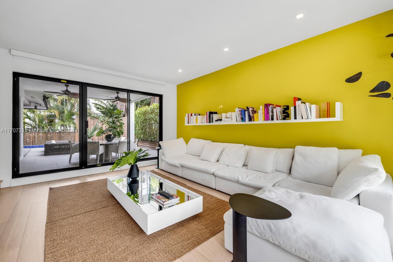 CRYSTAL VIEW - Residential