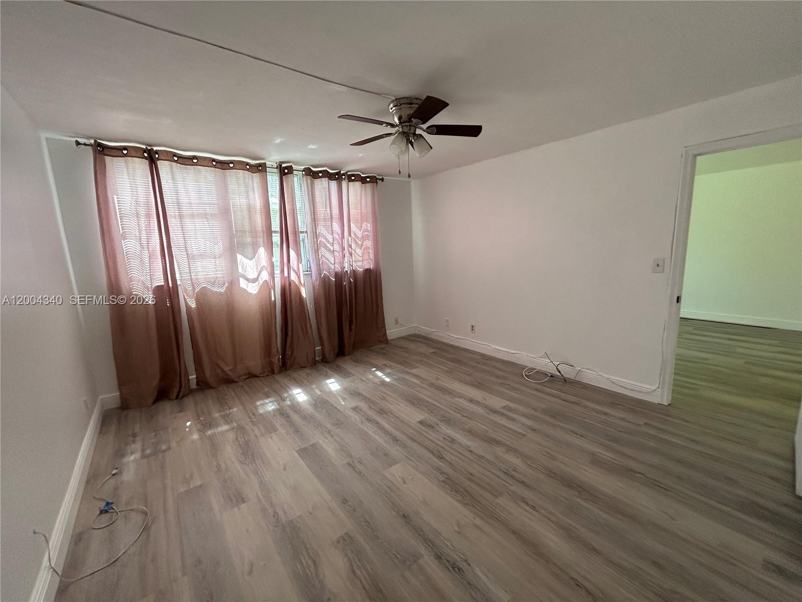 HOLLYBROOK GOLF & TENNIS - Residential