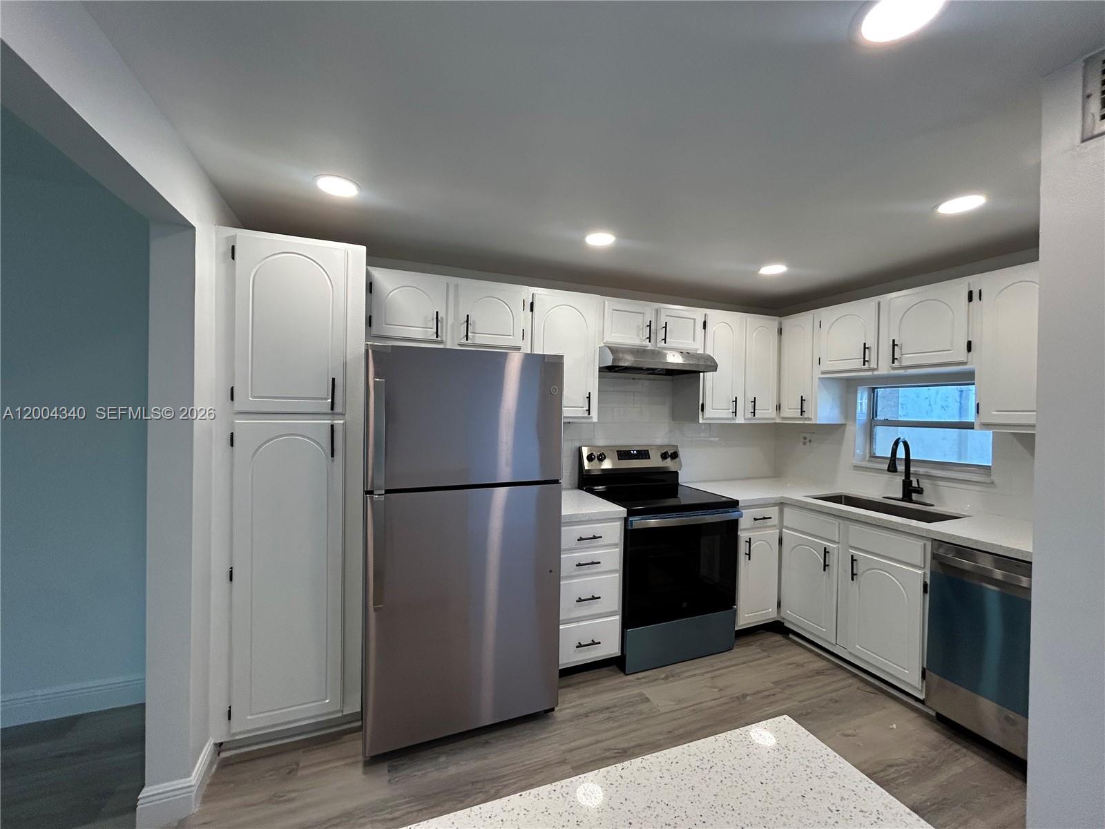 HOLLYBROOK GOLF & TENNIS - Residential