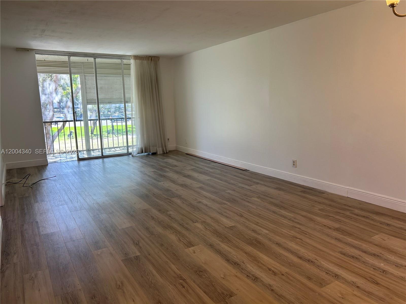 HOLLYBROOK GOLF & TENNIS - Residential