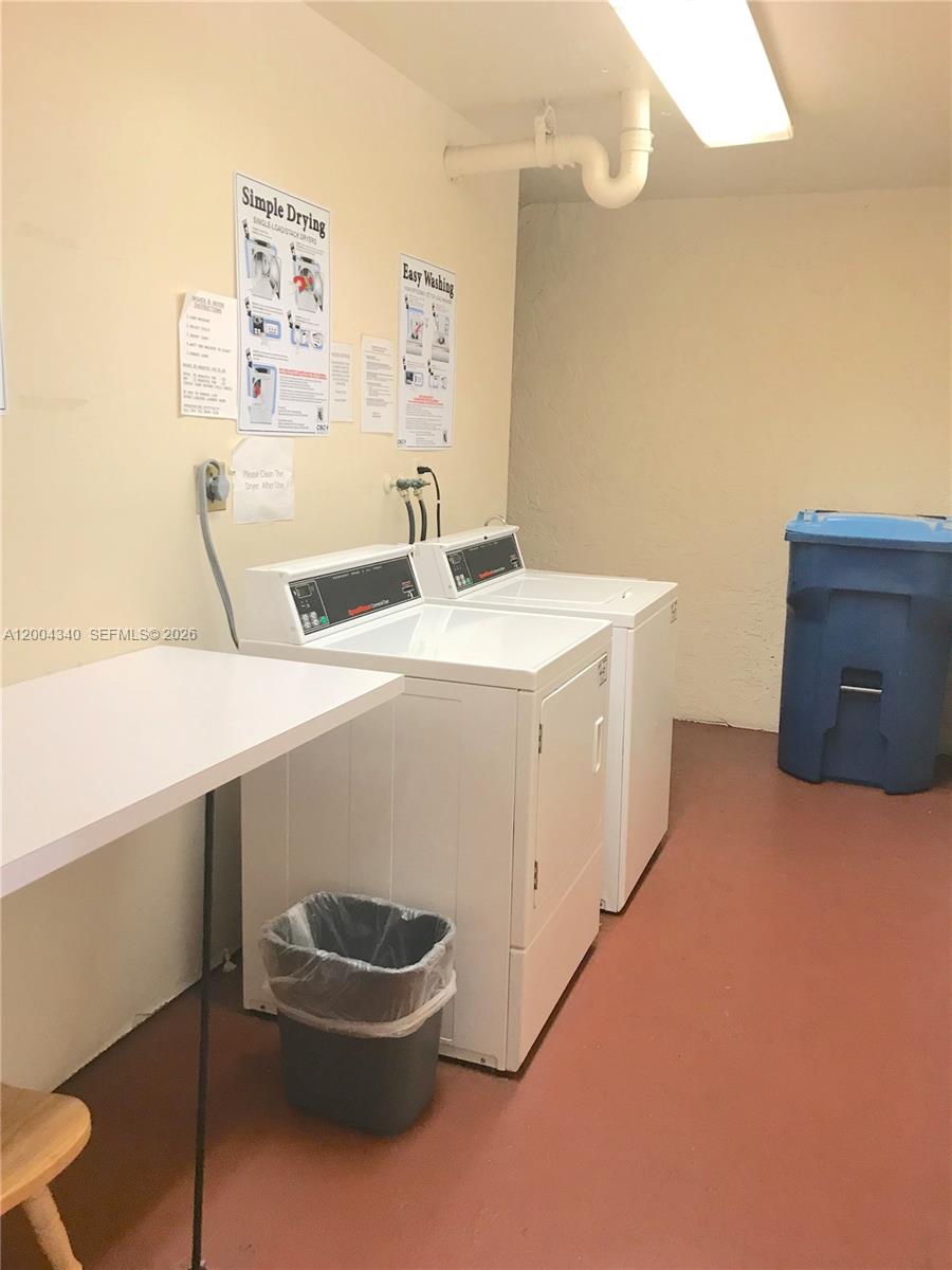 HOLLYBROOK GOLF & TENNIS - Residential