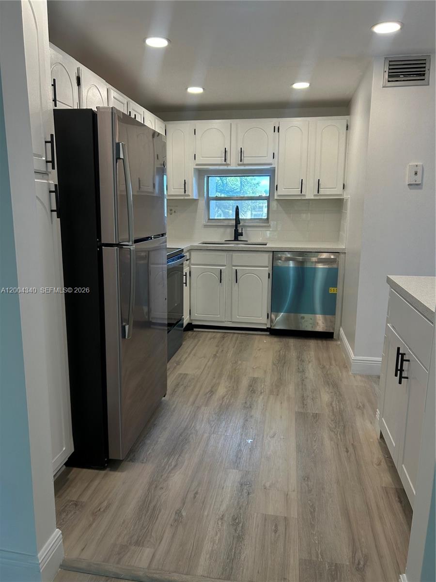 HOLLYBROOK GOLF & TENNIS - Residential