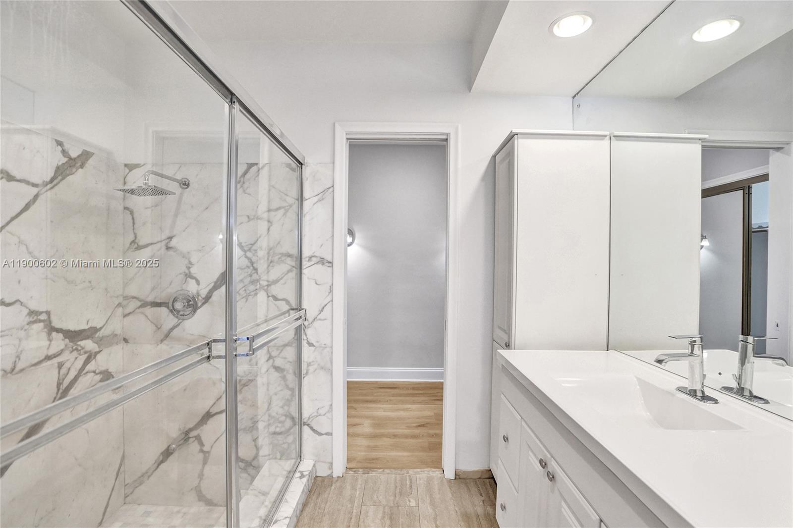 IMPERIAL POINT 2 SEC - Residential