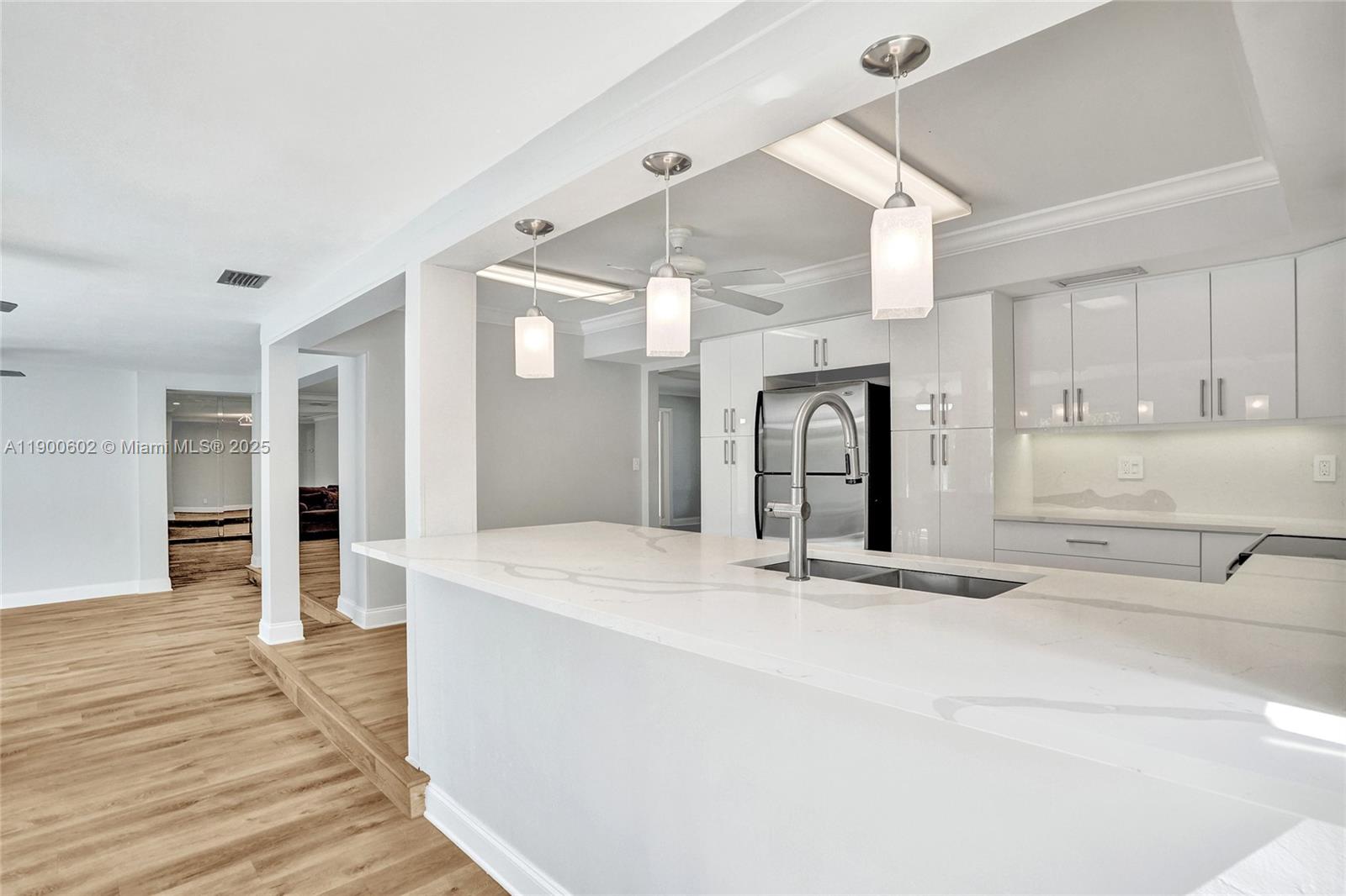 IMPERIAL POINT 2 SEC - Residential