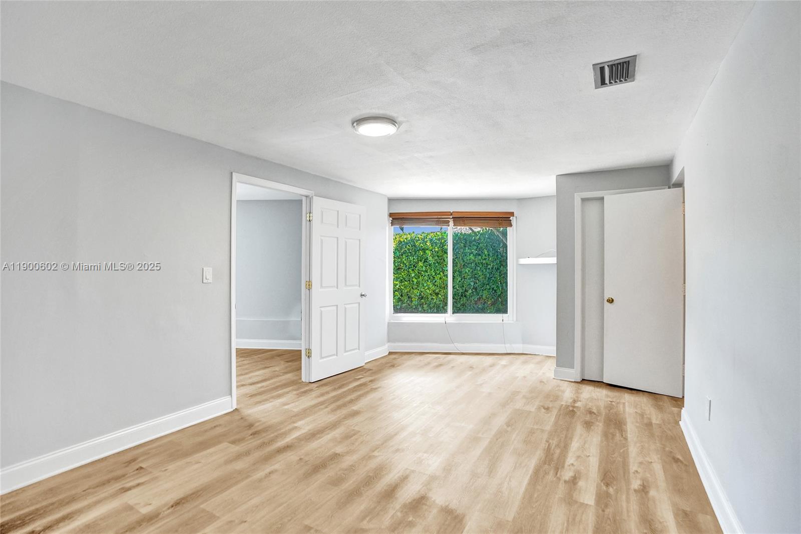 IMPERIAL POINT 2 SEC - Residential